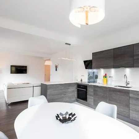Апартаменты Spacious 6 Pax Flat Near Croisette And Beach